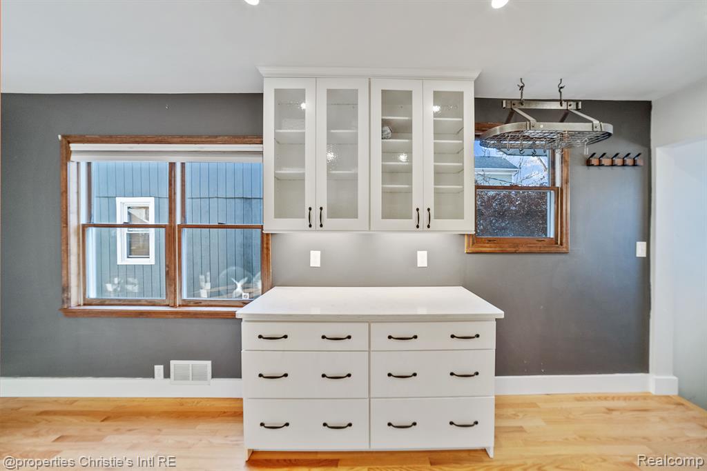 601 BALDWIN Avenue, Royal Oak, MI 48067 — Photo 3