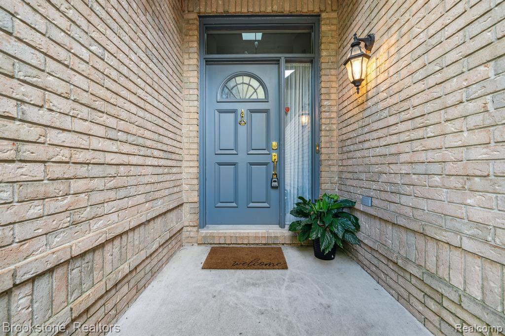 576 BLOOMER RIDGE Drive, Rochester, MI 48307 — Photo 5