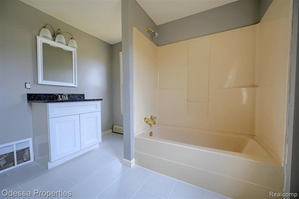 6294 SWARTOUT Road, Clay, MI 48001 — Photo 28
