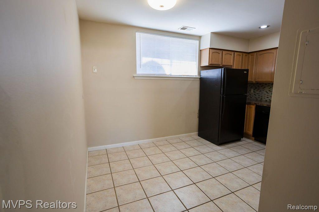 8230 CRESTVIEW Drive, A1, Sterling Heights, MI 48312 — Photo 3