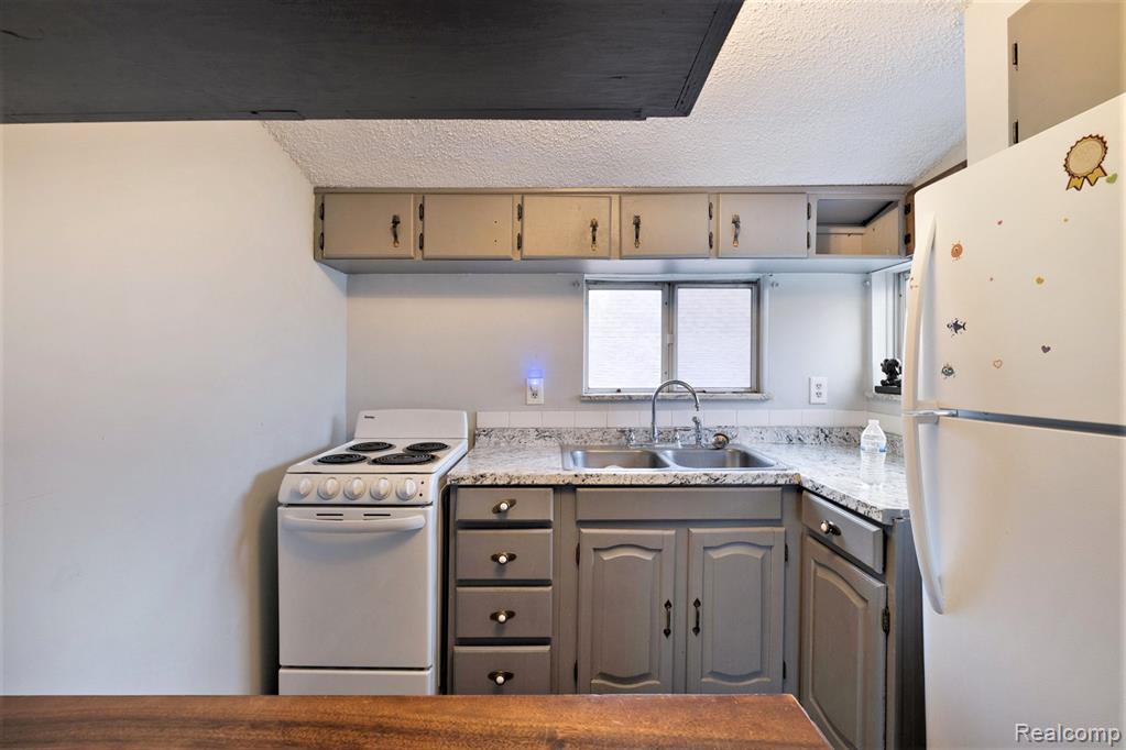 4138 Lapeer Road, Burton, MI 48509 — Photo 27