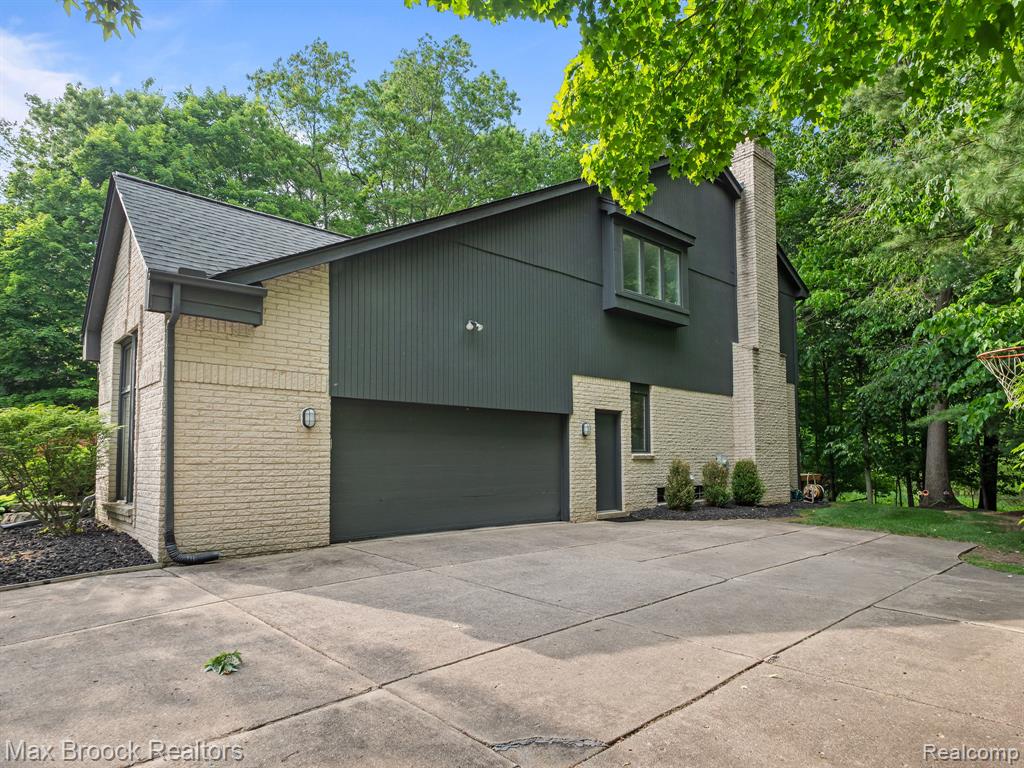 6224 Bromley Court, West Bloomfield, MI — Photo 46