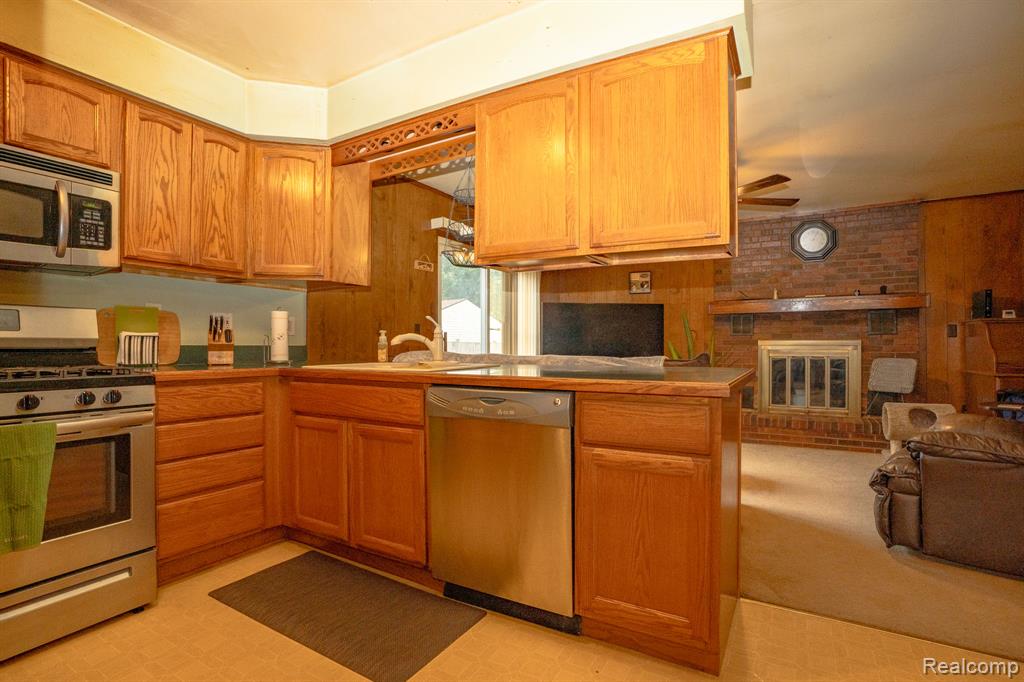 41381 Clayton Street, Clinton Twp, MI 48038 — Photo 11