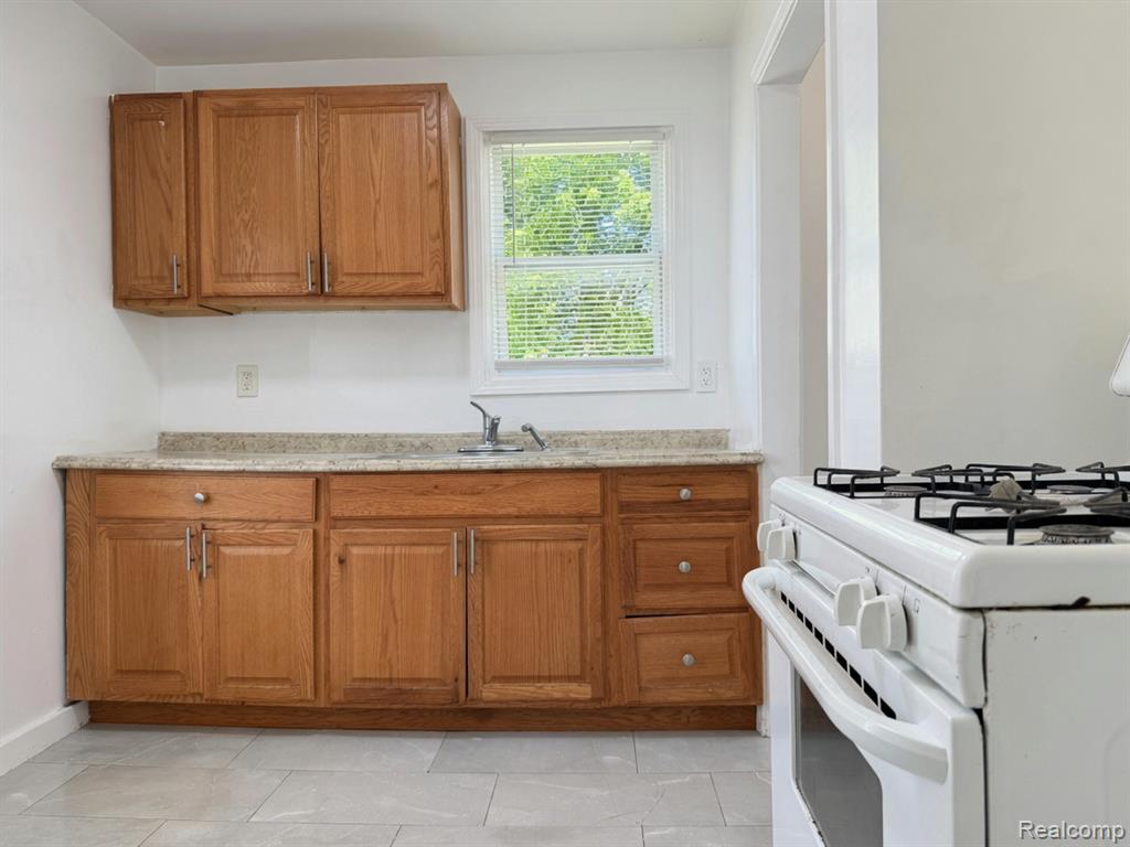 7746 Rosemont Avenue, Detroit, MI 48228 — Photo 8