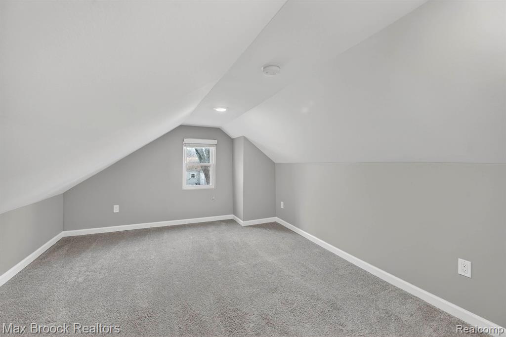 21631 Tulane Avenue, Farmington, MI 48336 — Photo 26