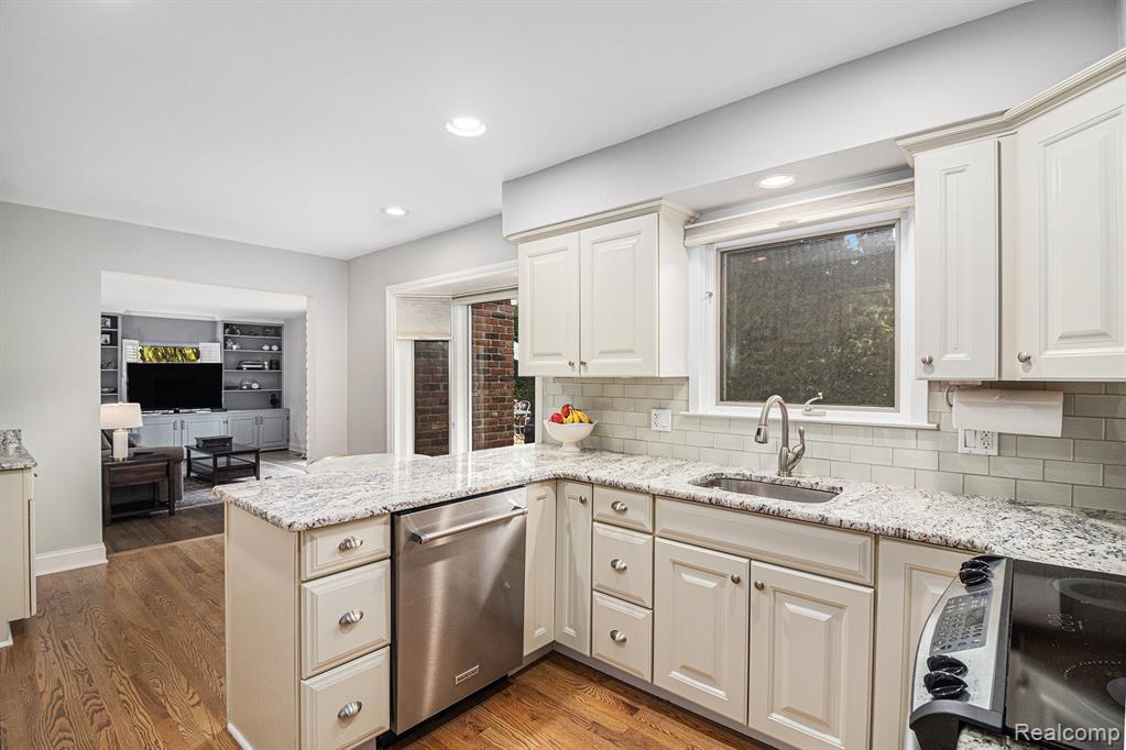 397 S Cranbrook Road, Birmingham, MI 48009 — Photo 11