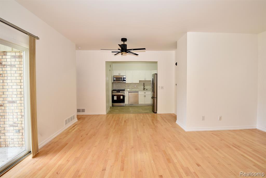 29439 LAUREL Drive, Farmington Hills, MI 48331 — Photo 9