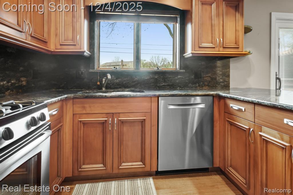 4147 Greensboro Drive, Troy, MI 48085 — Photo 10