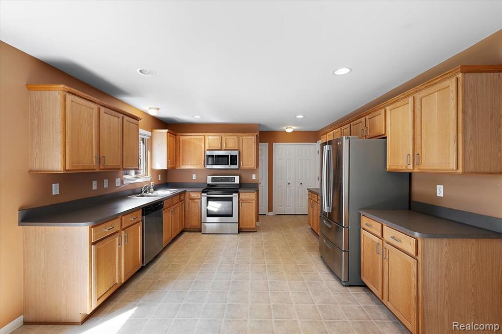 13042 Cumberland Court, Van Buren, MI 48111 — Photo 16