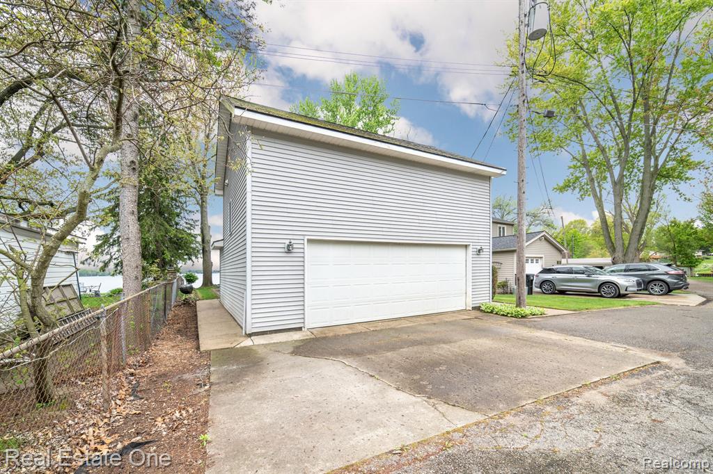 10194 Elmcrest Road, Whitmore Lake, MI 48189 — Photo 18