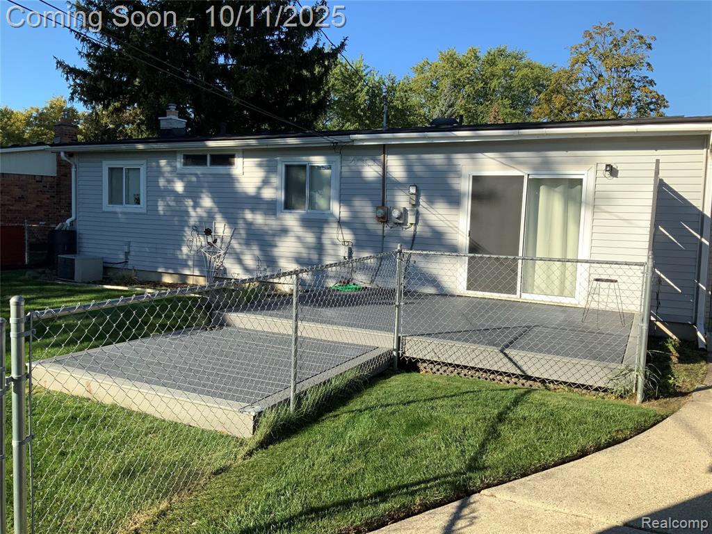 9130 E Bassett Court, Livonia, MI 48150 — Photo 39