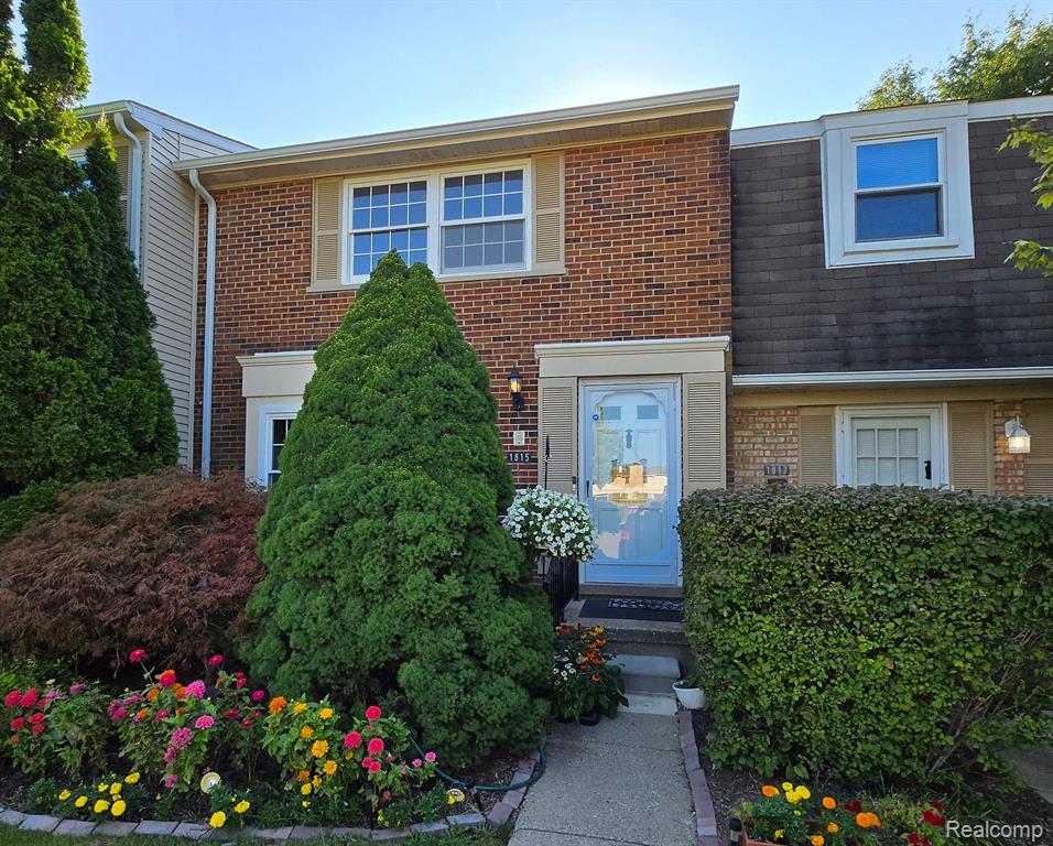 1815 BRENTWOOD Drive, Troy, MI 48098 — Photo 2