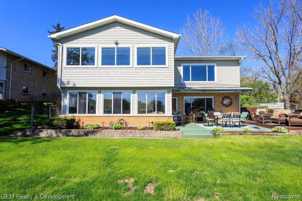 8081 Granada Avenue, Brighton, MI 48114 — Photo 7