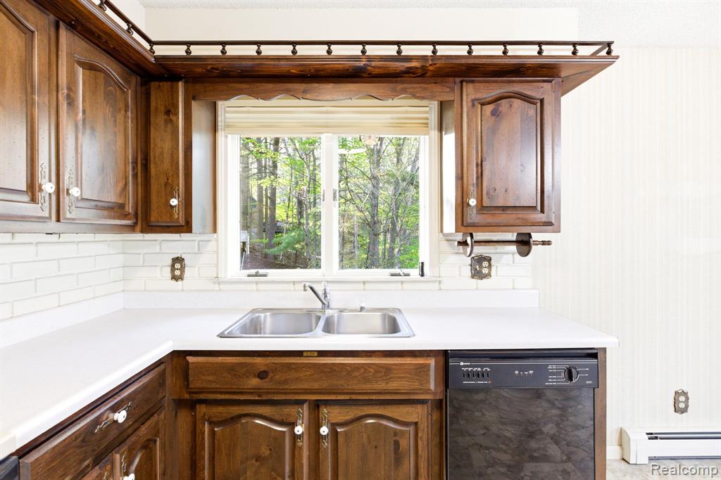 5208 N Hillcrest Drive, MI 48049 — Photo 17