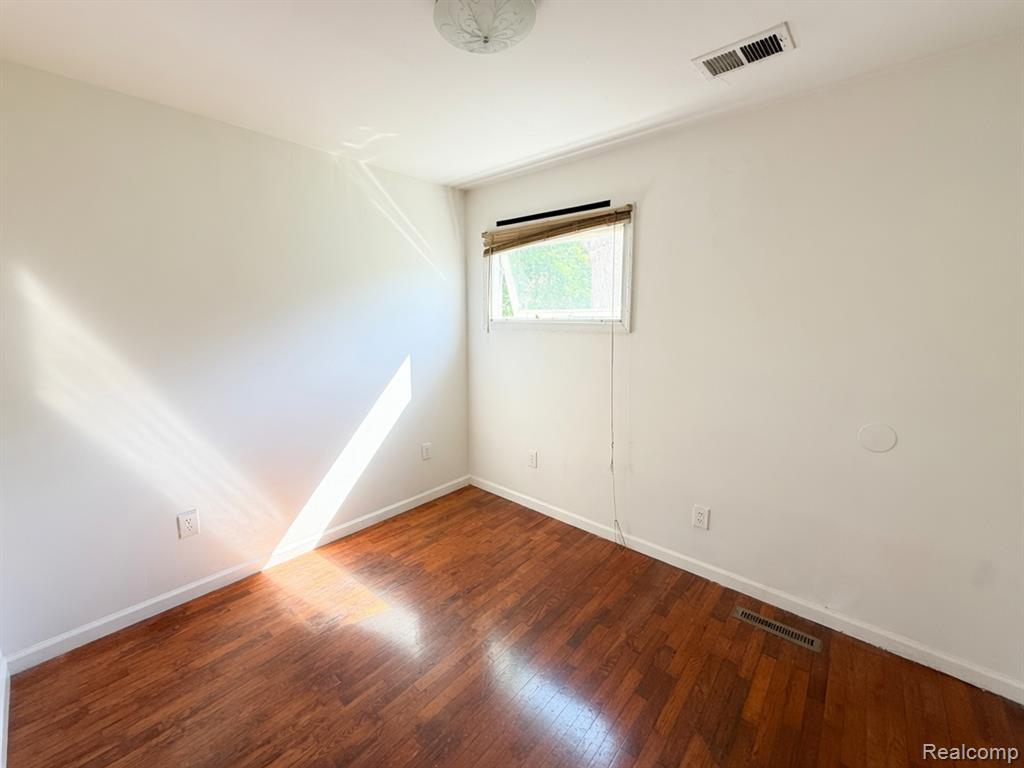 1087 W Kurtz Avenue, Flint, MI 48505 — Photo 6