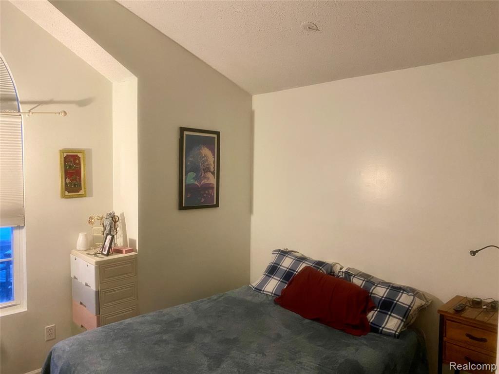 6866 Fox Lane, Waterford, MI 48327 — Photo 24