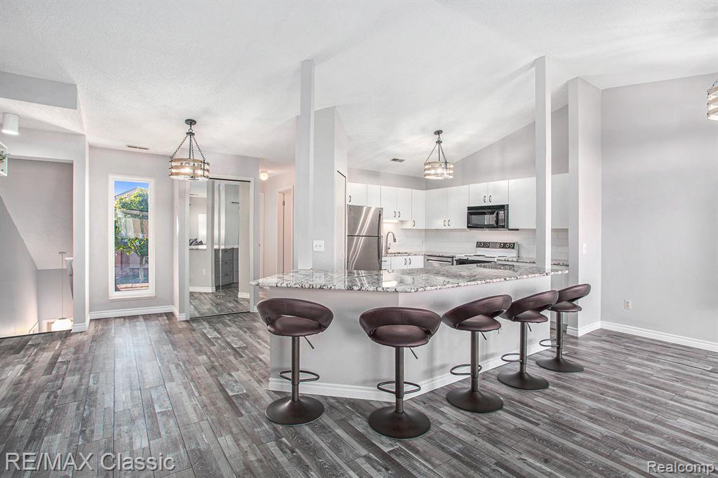 6619 Ridgefield Circle, 205, West Bloomfield, MI — Photo 5