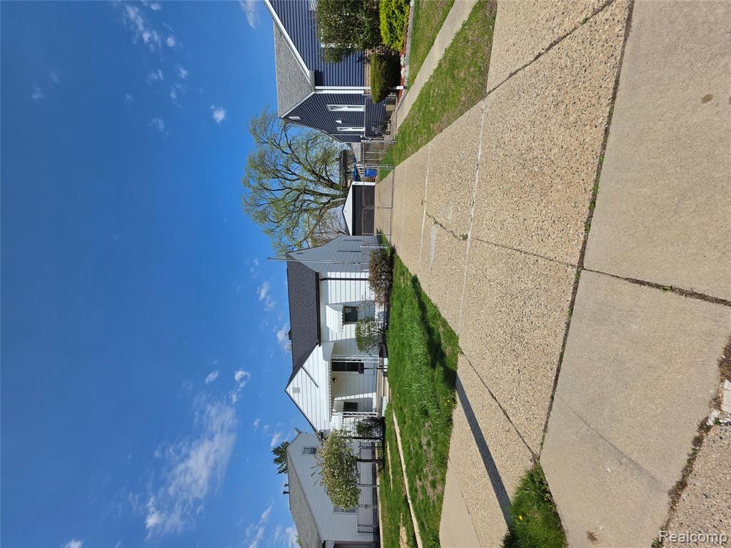 8285 Chapp Avenue S, Warren, MI 48089 — front exterior