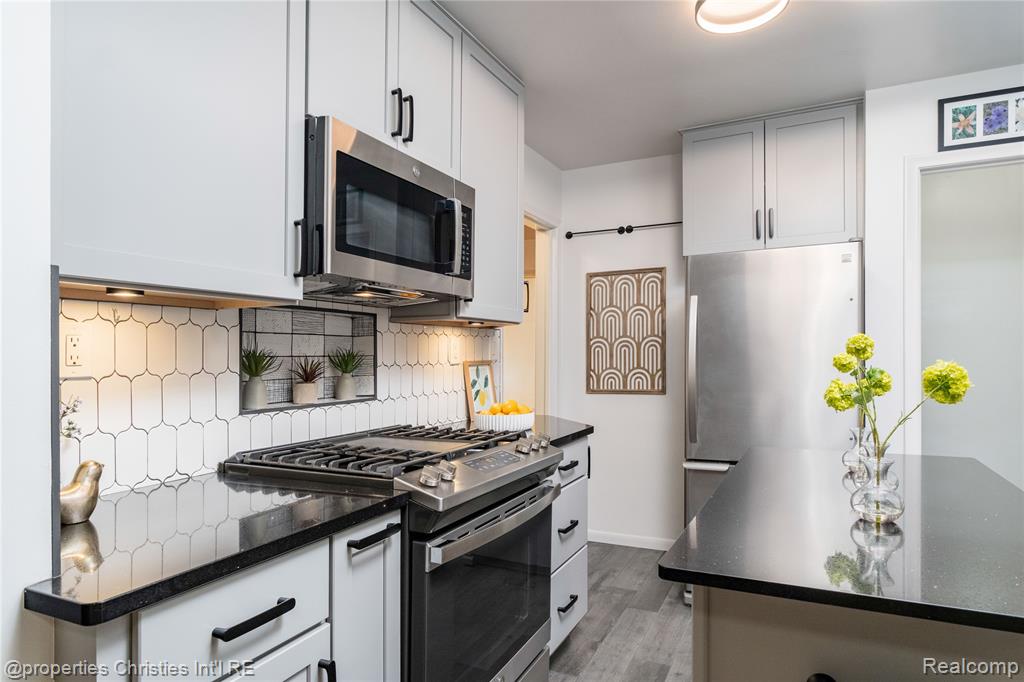 5661 Hubbell Street, Dearborn Heights, MI 48127 — Photo 10