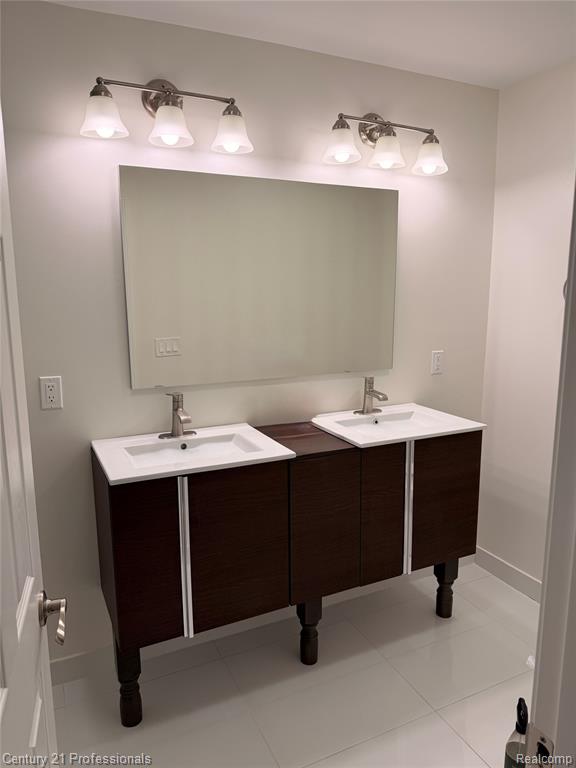 8526 Hampshire Drive, Sterling Heights, MI 48313 — Photo 11