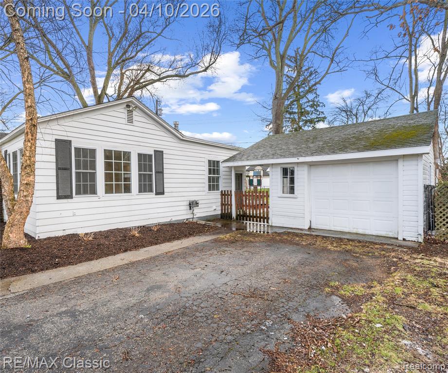 9083 Pittsfield Street, Commerce Twp, MI 48382 — Photo 44