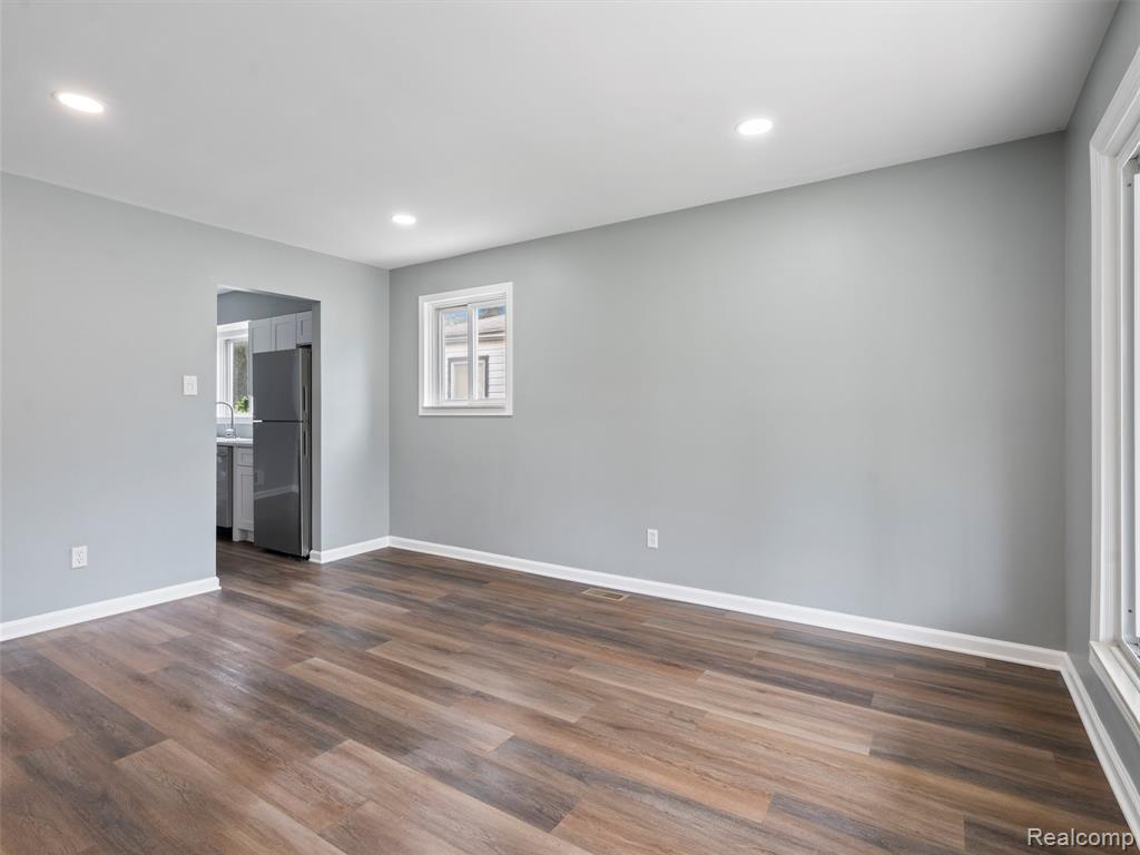 396 W PEARL Avenue, Hazel Park, MI 48030 — Photo 5