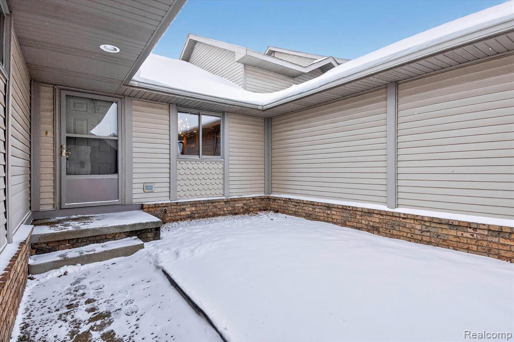 174 Addison Circle, 19, Fowlerville, MI 48836 — Photo 2