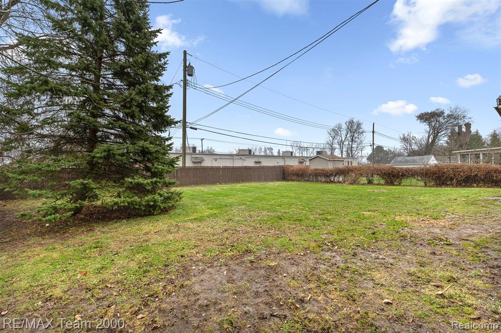2714 Hallman Avenue, Waterford, MI 48328 — Photo 5