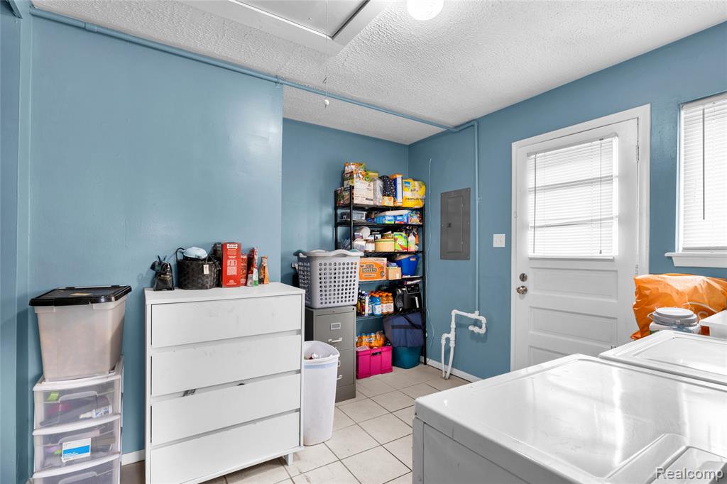 12030 Arcola Street, Livonia, MI 48150 — Photo 12