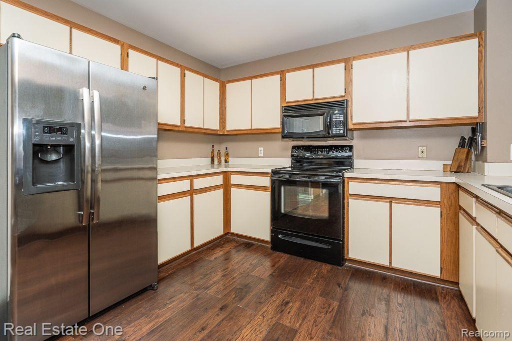 6472 LOCHAVEN Lane, Waterford, MI 48327 — Photo 10
