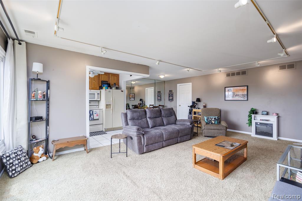 517 Country Club Drive, Saint Clair Shores, MI 48082 — Photo 7