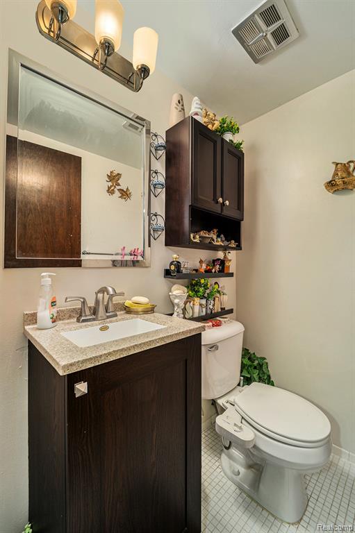29972 CITY CENTER Drive, 3, Warren, MI 48093 — Photo 12
