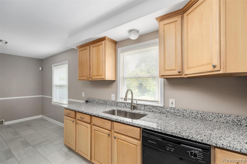 4410 Rosewold Avenue, Royal Oak, MI 48073 — Photo 12