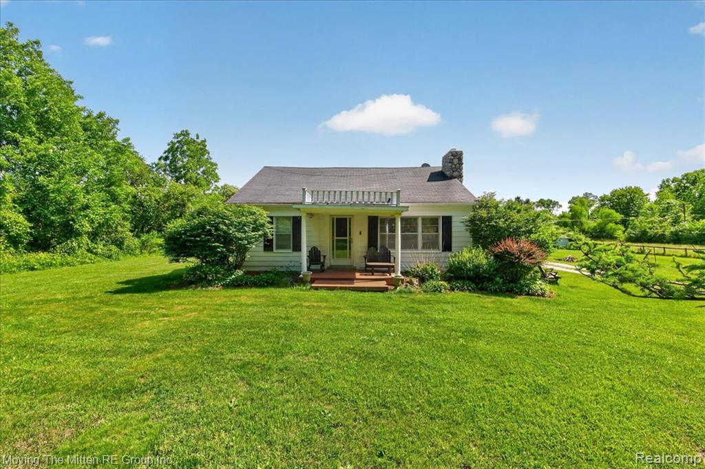 6390 Brookville Road, South Lyon, MI 48178