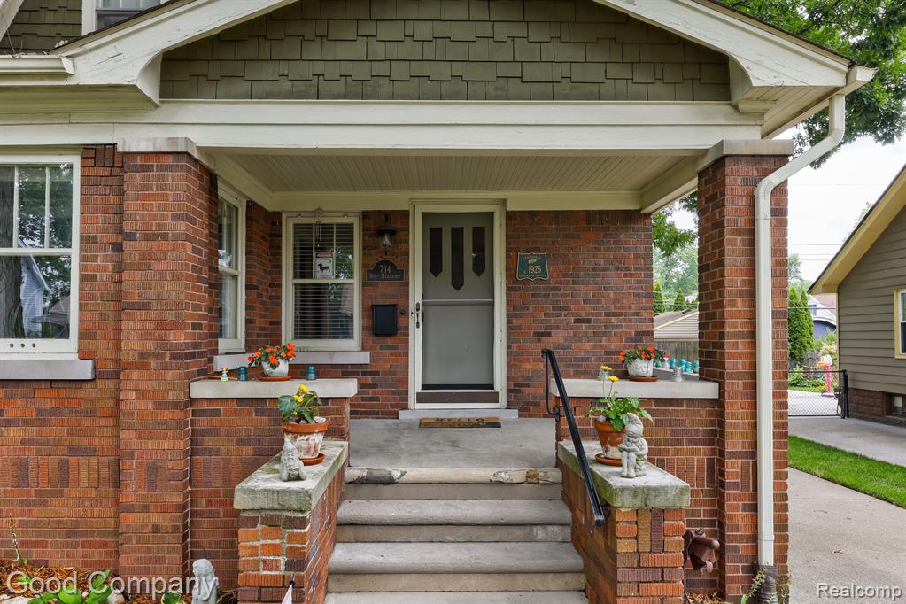 714 W HAZELHURST Street, Ferndale, MI 48220 — Photo 33