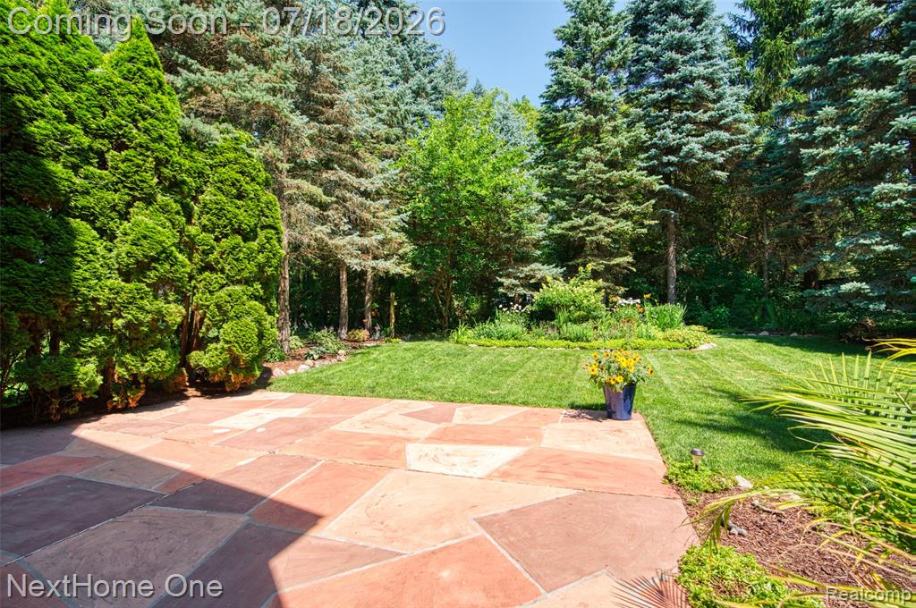 6496 Lake Meadow Drive, Waterford, MI 48327 — Photo 12