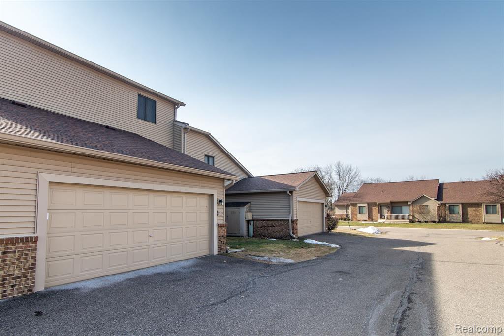 7075 ELMHURST, West Bloomfield, MI — Photo 3