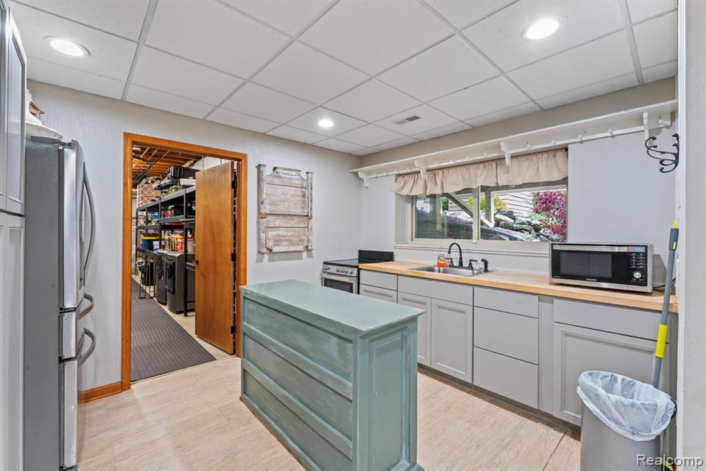 490 Rolling Oaks Drive, Howell, MI 48843 — Photo 38