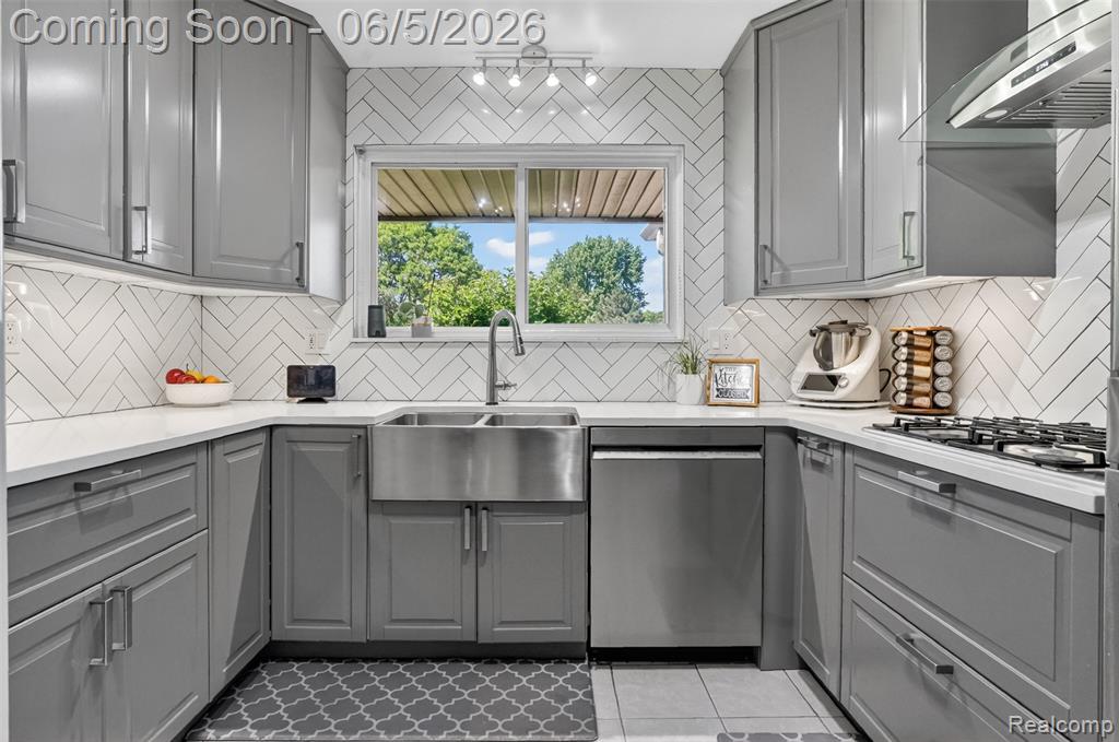 87 Duncan Drive, Troy, MI 48098 — Photo 12