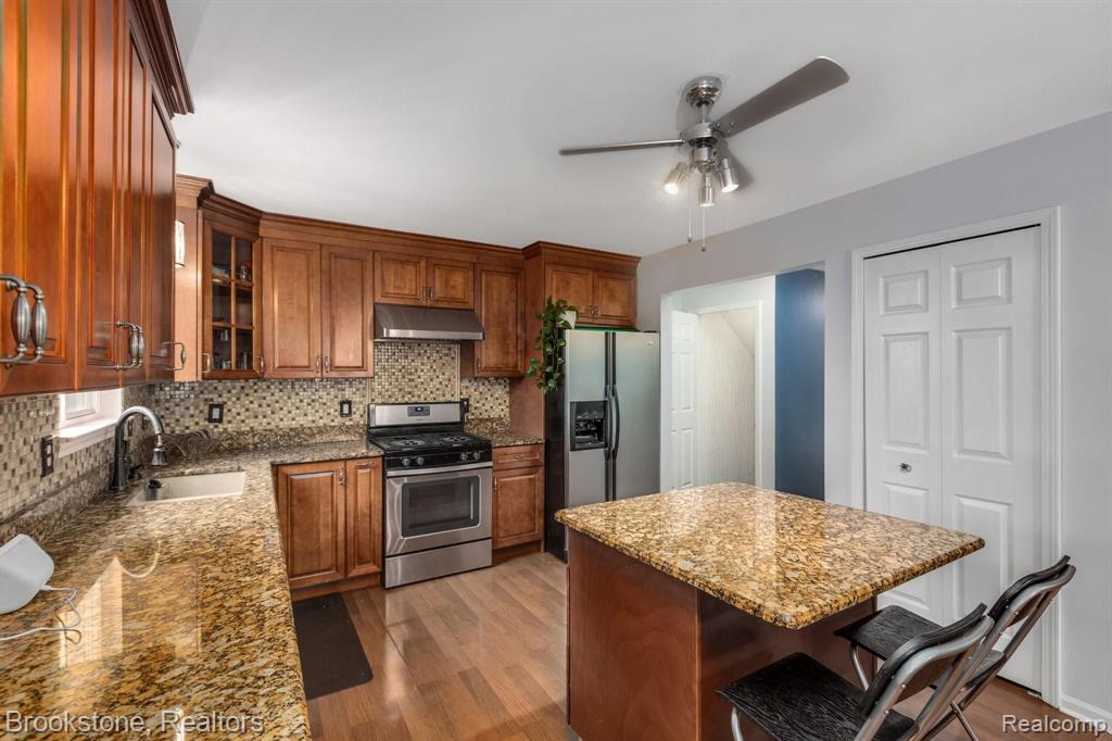 992 WILDWOOD LANE, Canton, MI 48188 — Photo 8