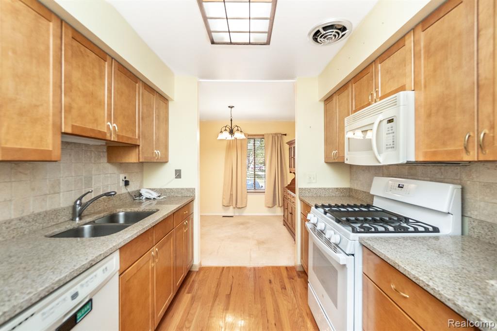 1814 WICKHAM Street, Royal Oak, MI 48073 — Photo 17