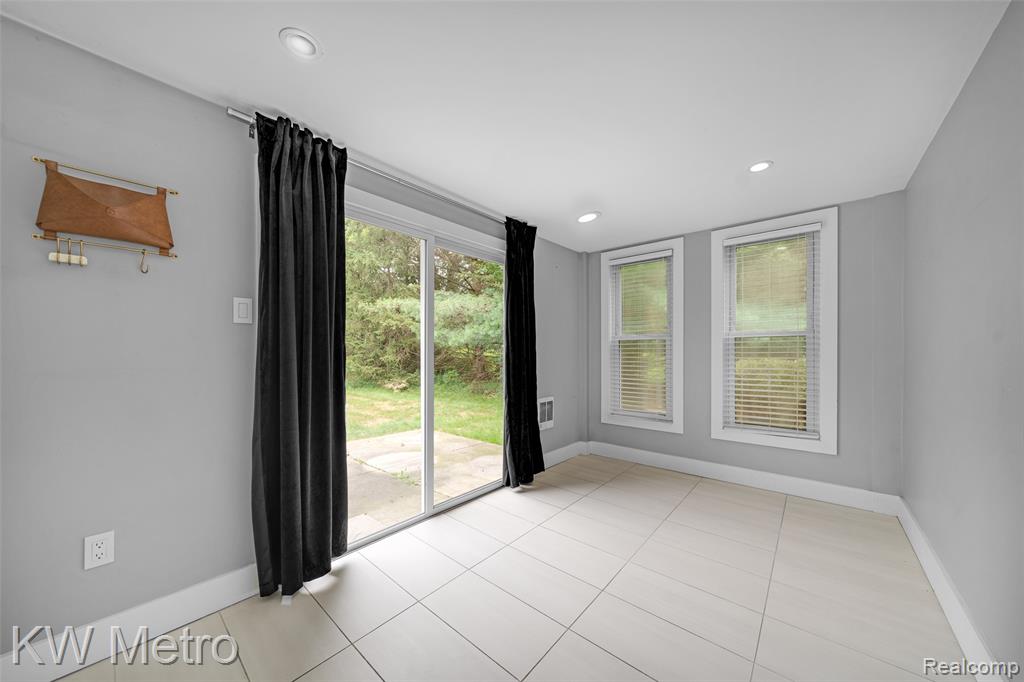 4096 CHESTNUT HILL Drive, Troy, MI 48098 — Photo 13