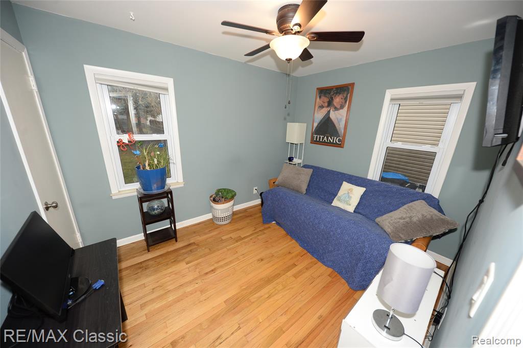 872 E Rowland Avenue, Madison Heights, MI 48071 — Photo 10