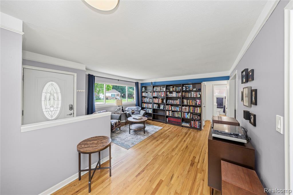 9939 Deering Street, Livonia, MI 48150 — Photo 5