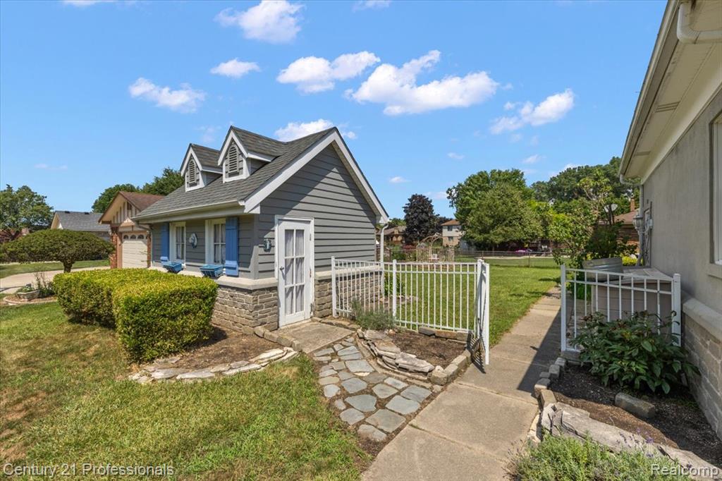 40205 Ashland Drive, Sterling Heights, MI 48313 — Photo 3