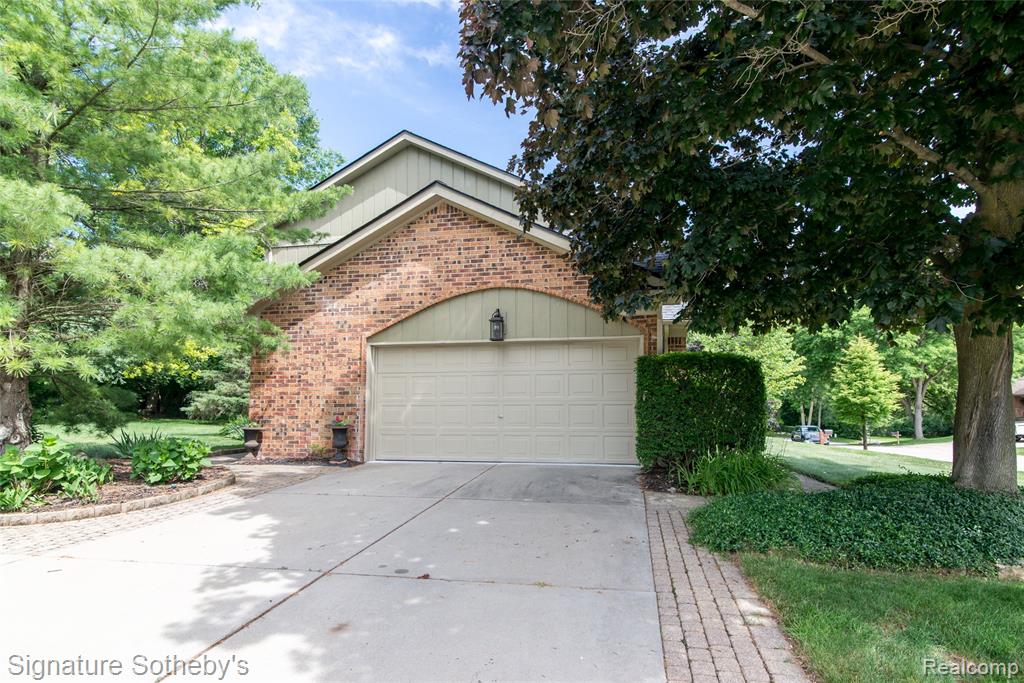 576 Ten Point Drive, Rochester Hills, MI 48309 — Photo 46