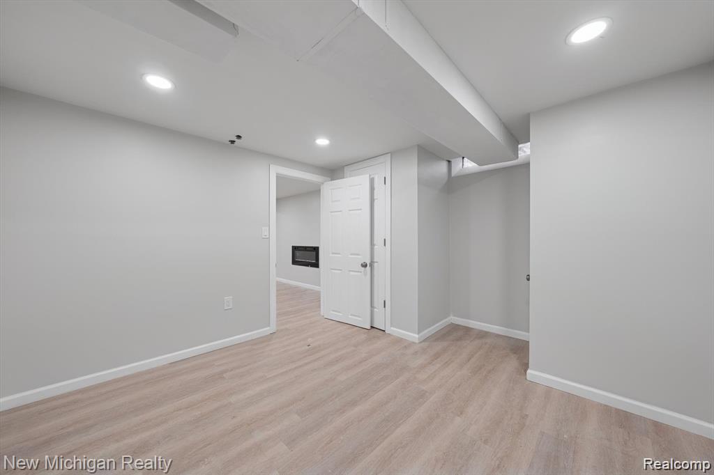 5232 Dickson Drive, Sterling Heights, MI 48310 — Photo 37
