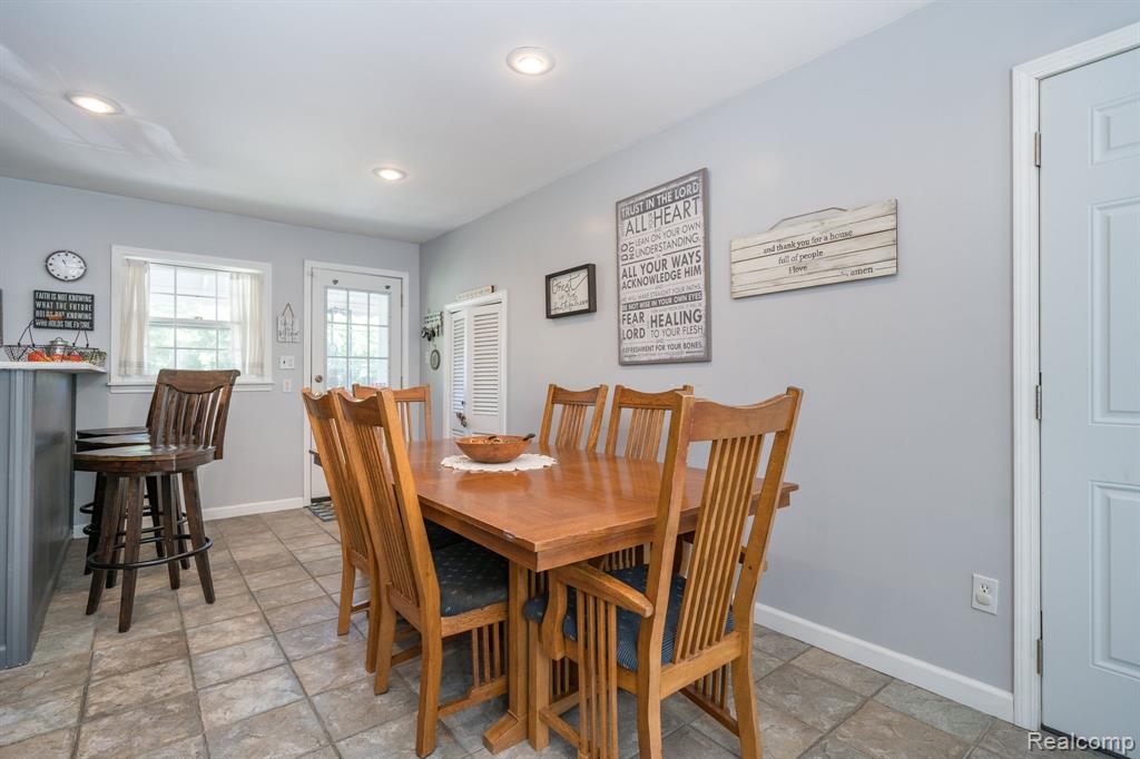 28090 Sunset Boulevard W, Lathrup Village, MI 48076 — Photo 16