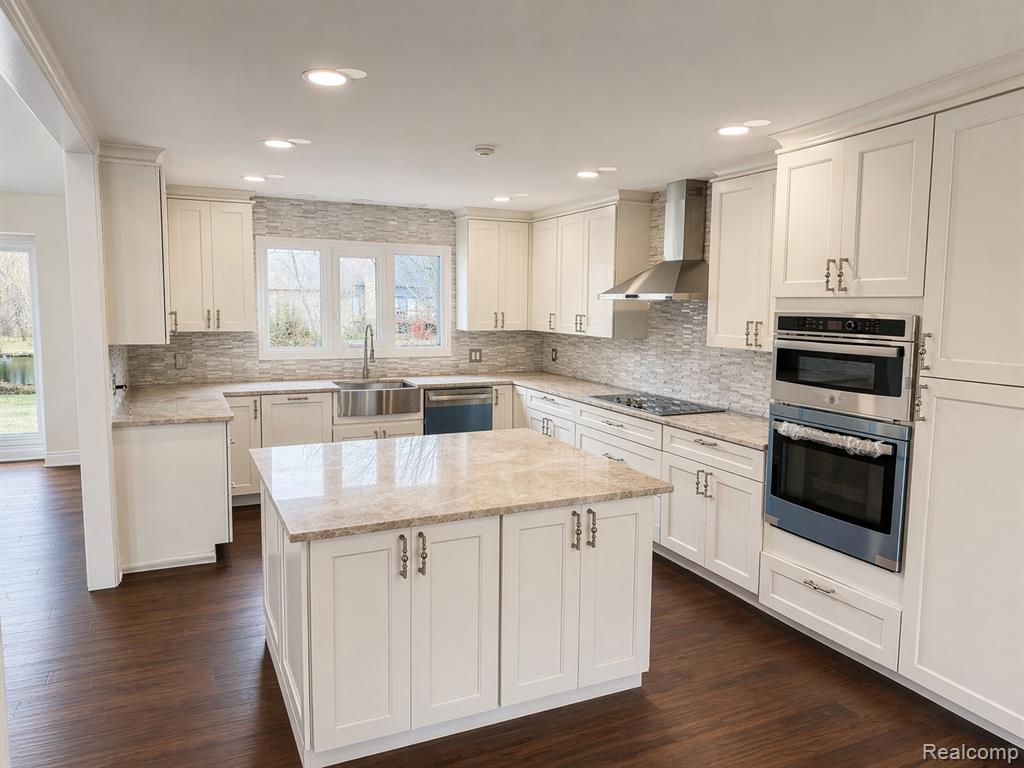 5525 Woodland Court, West Bloomfield, MI — Photo 19