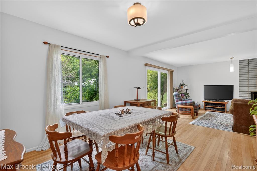 7456 Glengrove Drive, Bloomfield Hills, MI 48301 — Photo 17